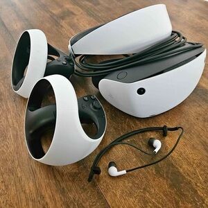 Advanced VR Headset with Controllers - Black and White